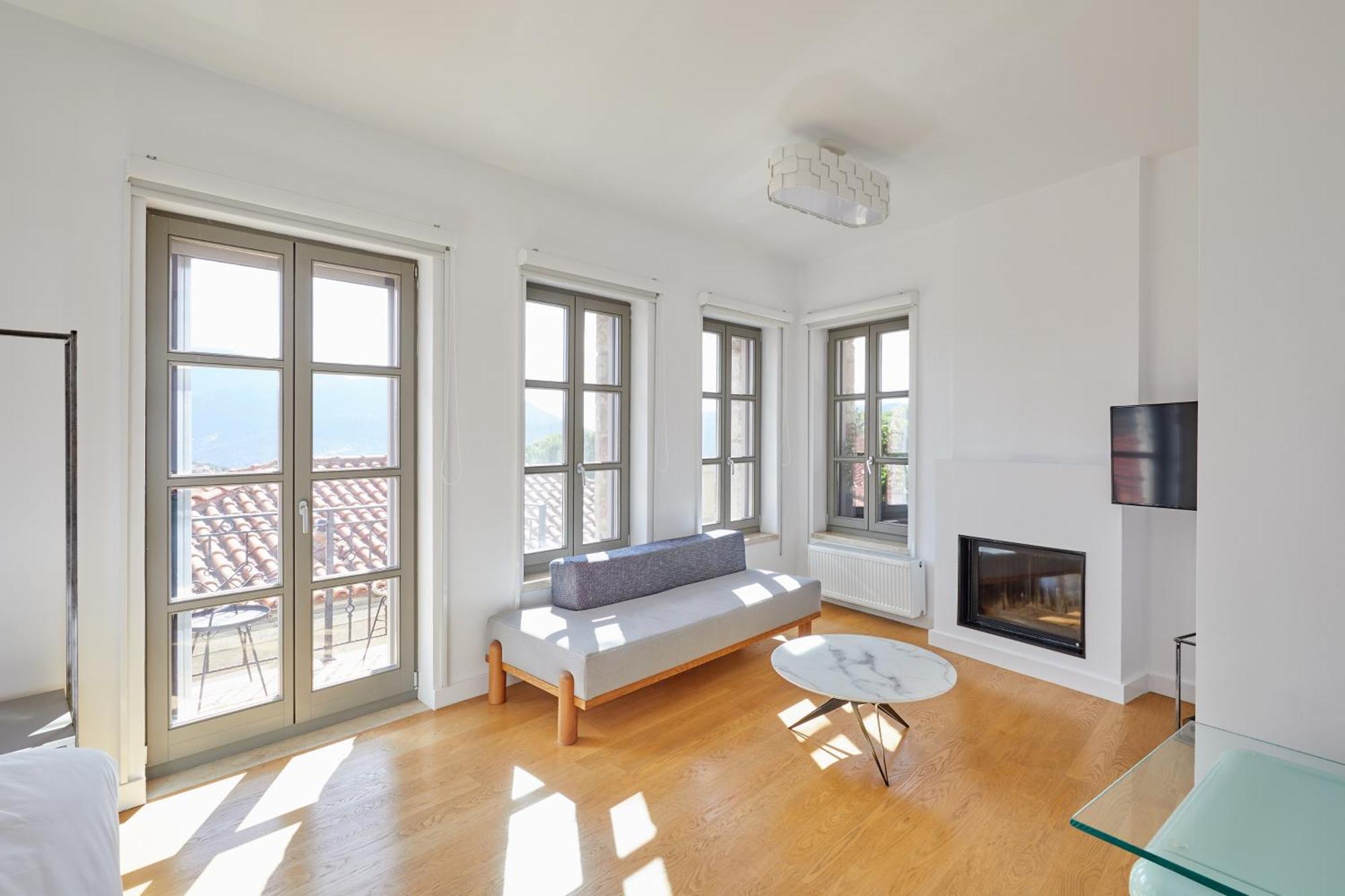 Clock Tower Arachova Suites Esterno foto